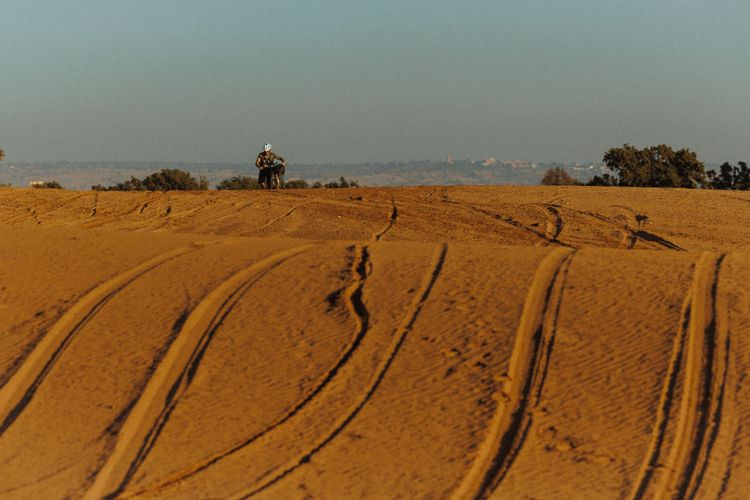 The famous sand section on the way to Moroccan Stelvio during Atlas Mountain Race.