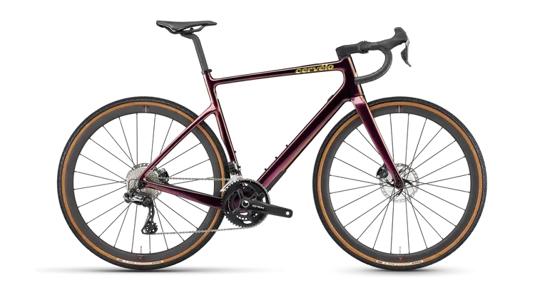 Das Cervélo Aspero-5 hat ein längeres Steuerrohr und eine etwas entspanntere Geometrie im Vergleich zum R5-CX. Bild Cervélo