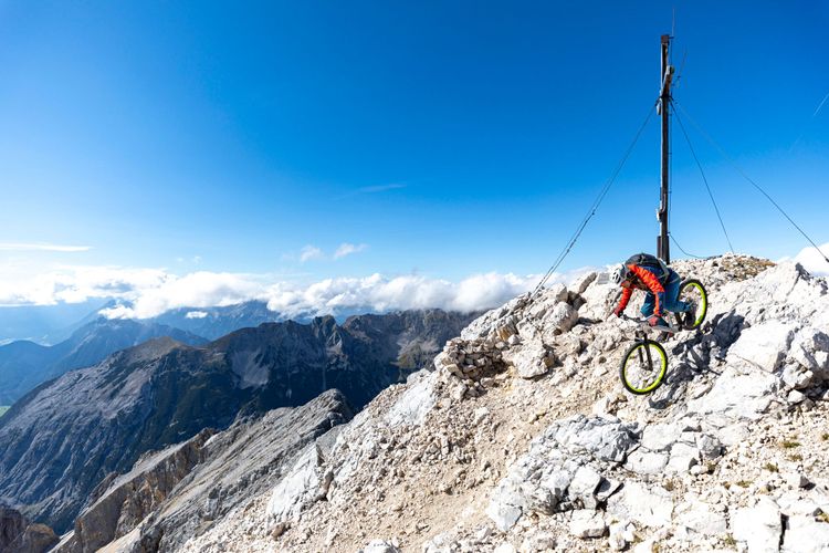 Axel Kreuter mountainbiking from the top of tyrol mountains