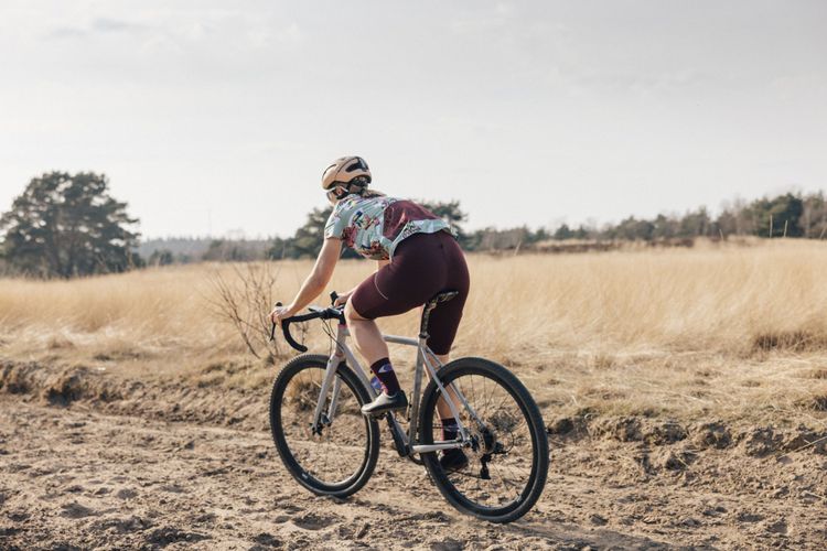 I-RIS.cc X Gravgrav Jersey on gravel roads