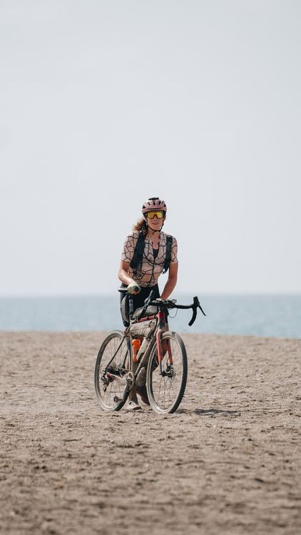 Cara Dixon at the beach hike-a-bike in Cabo de Gata during Badlands 2024