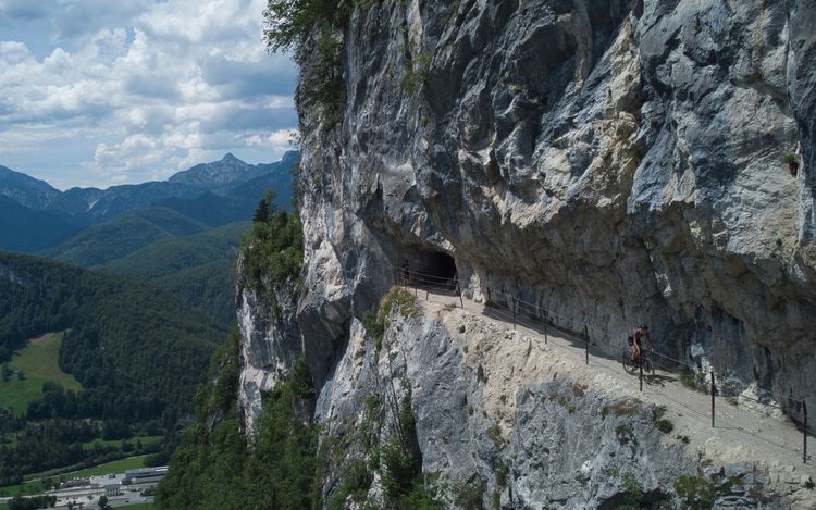 Radfahrer, die den Ewige Wand Trail befahren, sollten schwindelfrei sein.