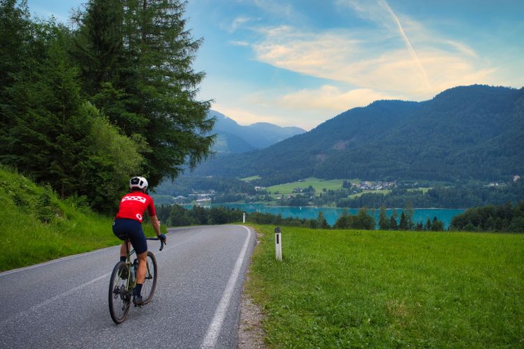 The road down to Fuschl am See from Hundmarktmühle is scenic and a must do. Even on a gravelbike.