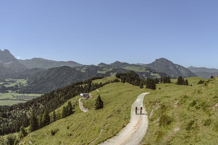 The Kalksteinalmen are an absolute dream panorama for bikepacking on the Kitzbüheler Alpen Trail.
