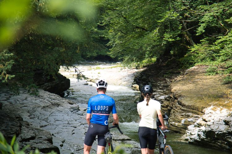 The Taugl river in Salzburger Land is a spectacular natural bath that you can reach with a gravel bike.