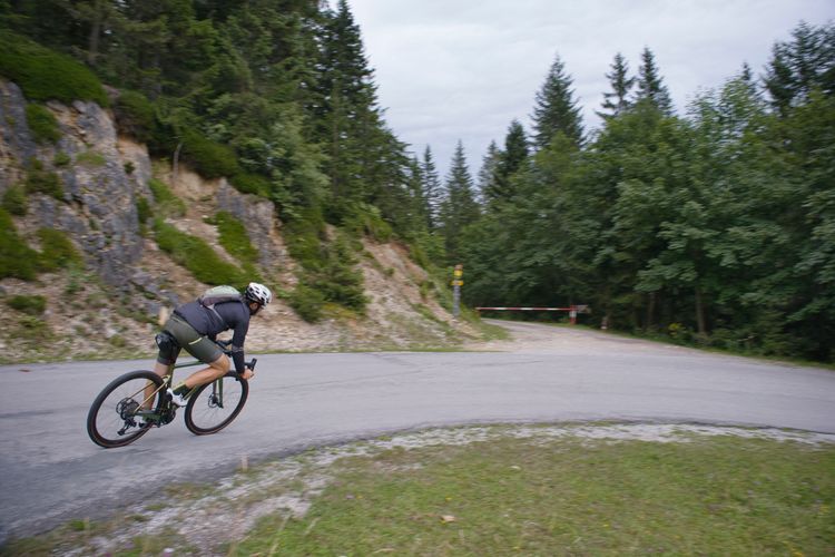 Descents on winding asphalt roads in the Tennengau are also great fun with a gravel bike!