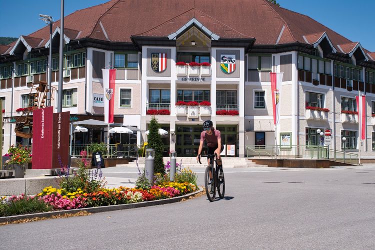 The center of Bad Goisern is starting point for numerous bike routes on gravel and MTB.