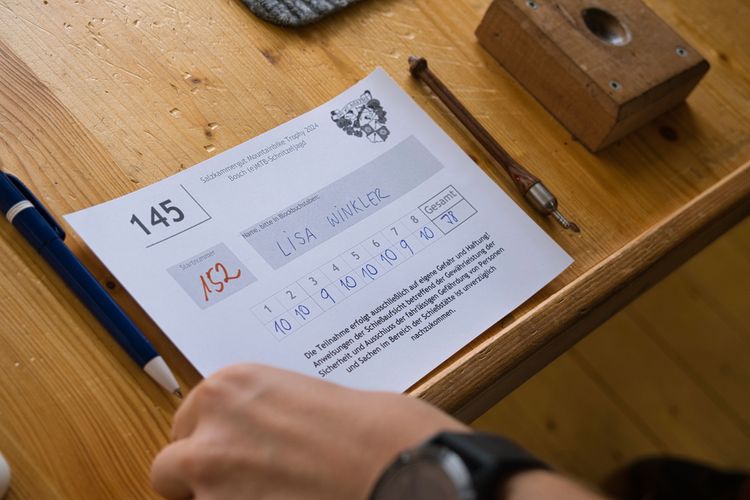 FAST volle Punktzahl beim Armbrustschiessen bei der Bosch E-MTB Schnitzeljagd der Salzkammegut Trophy.