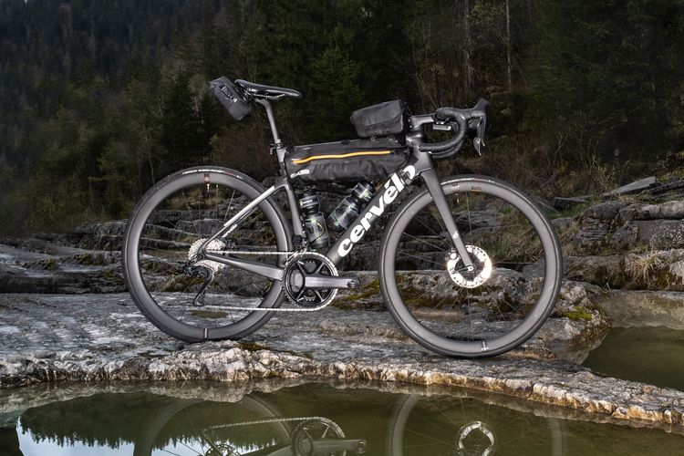 Das Cervelo Caledonia Endurance Roadbike lässt sich schnell für verschiedene Einsatzzwecke umbauen. In diesem Fall für Deadends e Dolci in der Schweiz!