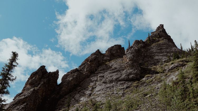 Rocky landscapes. The Canadian landscapes never disappoint on your bike trip.