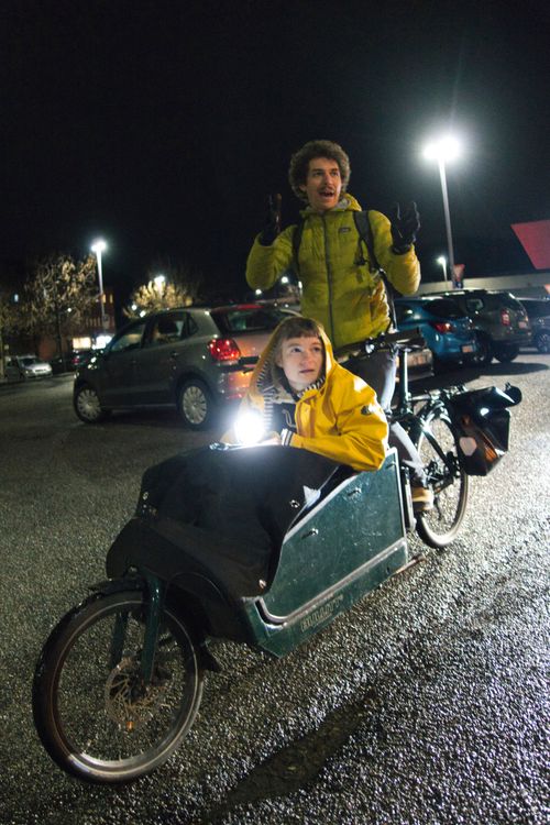 Niccolo Varanini and his cargo bike are able to transport everything. Even his girlfriend.
