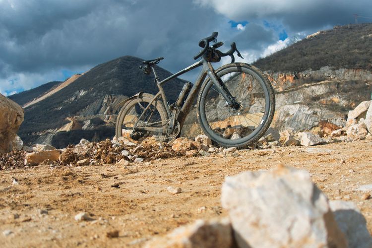 Cervélo Aspero-5 in the quarries around Brescia. Perfect for riding gravel bikes.
