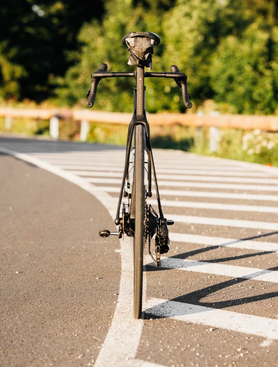 Seeing how slim that bike is is mindblowing. The R5 is like a scalpel cutting through the road.