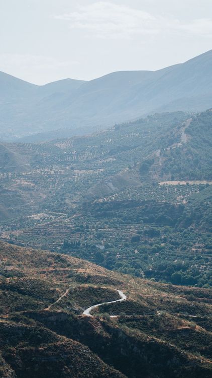 The Badlands gravel race in southern spain is leading cyclists through a mountainous landscape with lots of climbing.