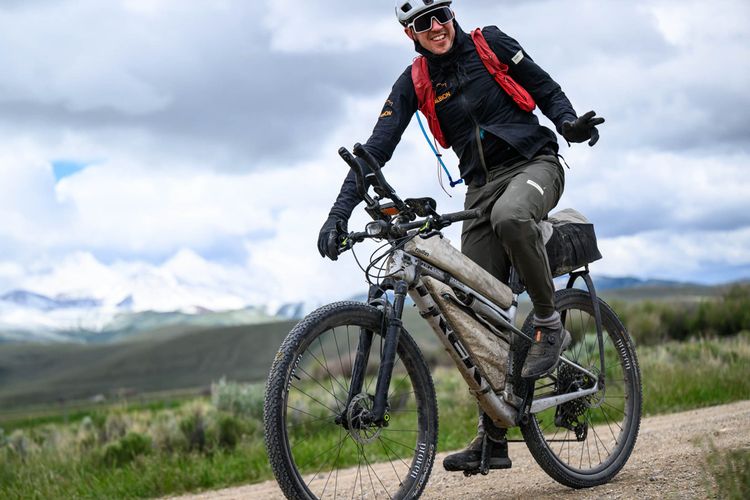 Justinas Leveika's setup for the Tour Divide FKT.