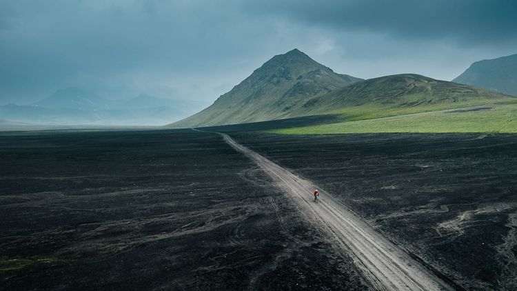 Long gravel roads with breathtaking panoramas at The RIFT Iceland 2023
