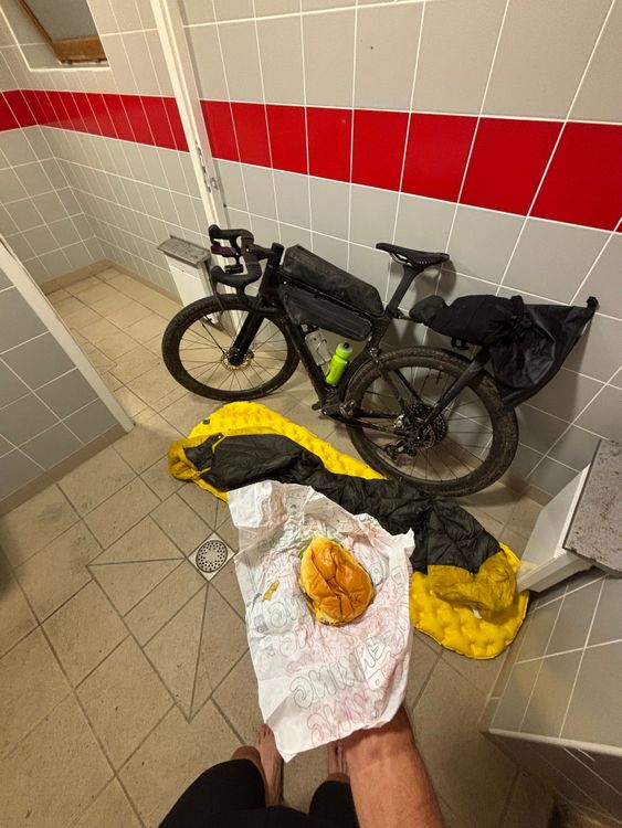 The luxury of bikepacking races. Fast food to go, public toilet as your luxurious accomodation.