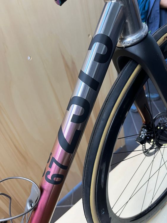 instead of displaying the brand on the downtube, Jaegher displays the initials and birth year of the owner. Nice detail!