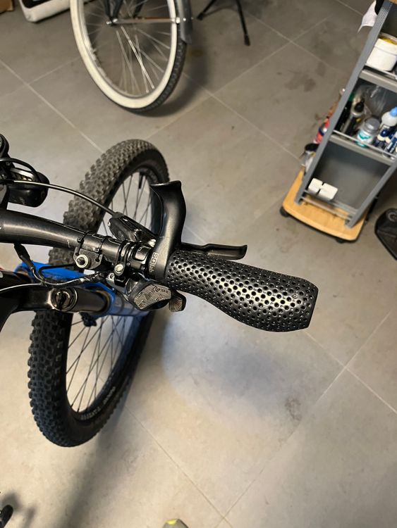 3D printed MTB grips from Posedla with SQ Labs inner barends.
