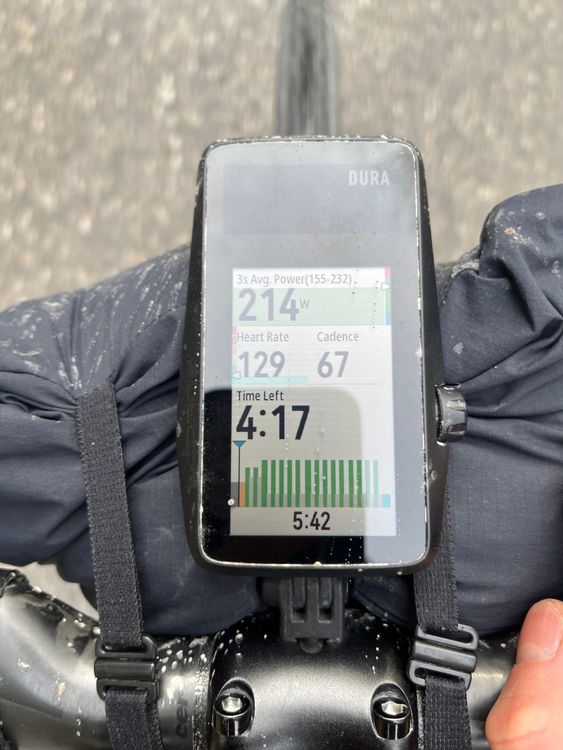 Der Workout‑Bildschirm des Coros DURA ist sehr schlicht, funktioniert aber. Es gibt dennoch einiges zu verbessern.