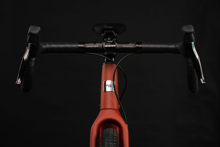 No internal headset routing for the new Santa Cruz Stigmata Gravel bike and IS headset standard for easier maintenance and fast adjusting of setups.