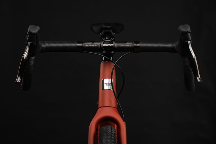 Keine interne Steuersatzführung für das neue Santa Cruz Stigmata Gravel Bike und IS Steuersatz-Standard für einfachere Wartung und schnelles Einstellen von Setups.