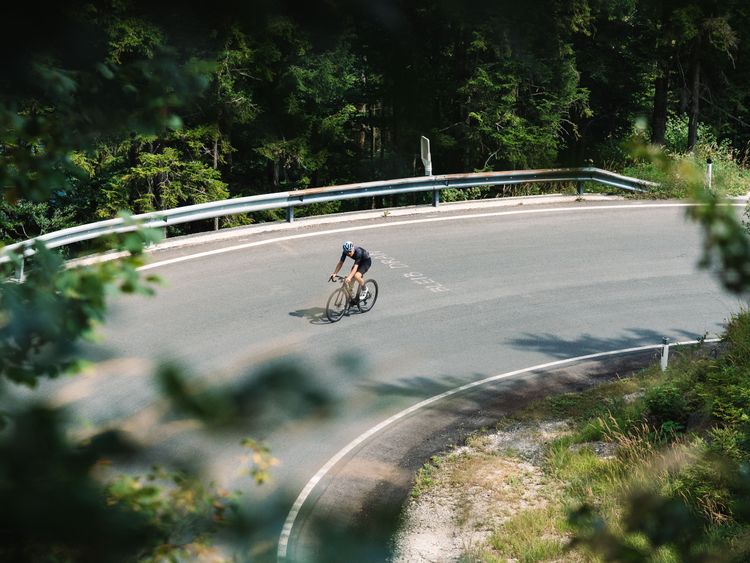 The Cervélo R5 is a bike meant to be ridden uphill. A statement piece for climbers!