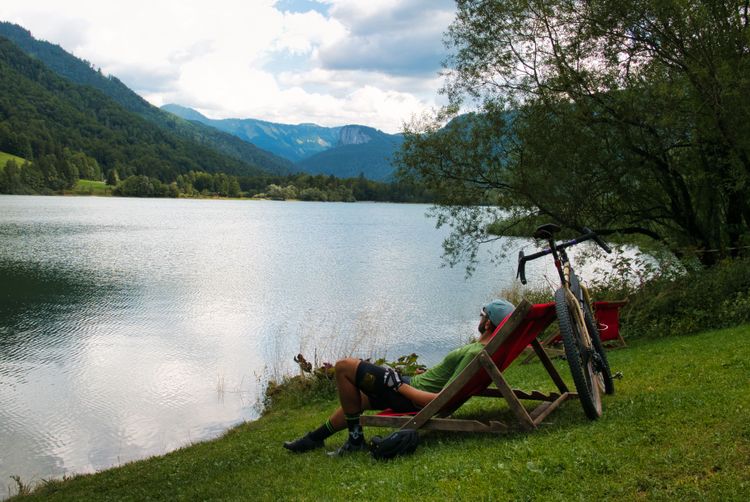 Hintersee near Faistenau is a perfect starting and ending point for gravel bike tours.