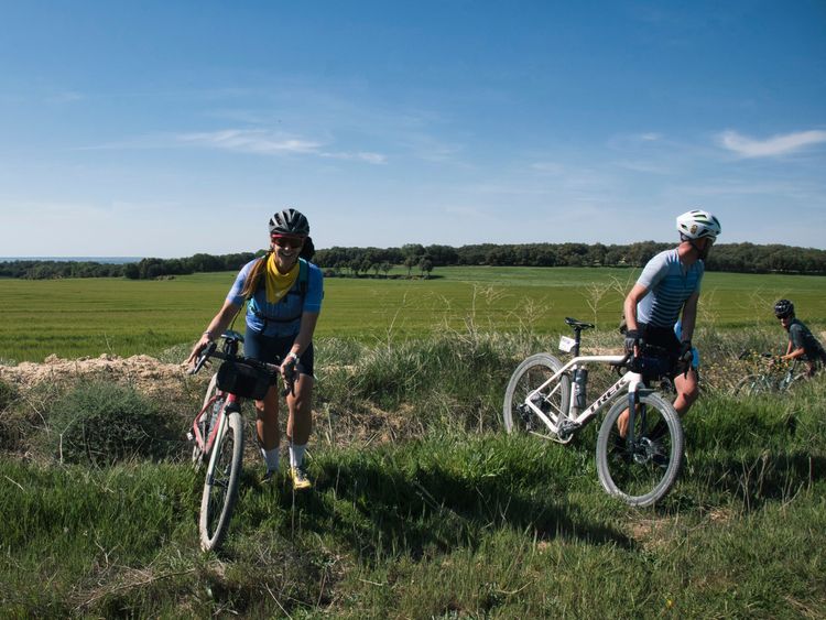 Some tricky singletrails had some walk but the smiles at Border Bash Aragon Gravel Camp were omnipresent.