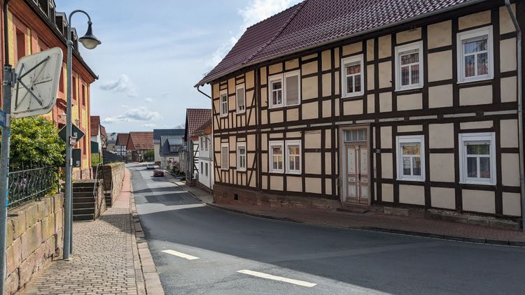 historic houses alogn the iron curtain gravel bikepacking trail through germany.