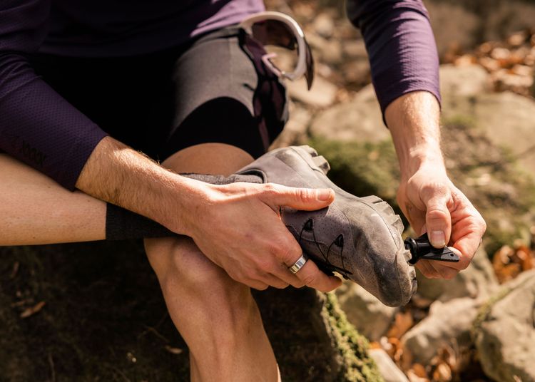 QUOC Gran Tourer XC mountainbike shoes have mounts for spikes.