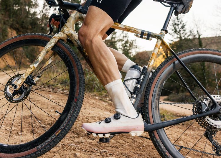 QUOC Gran Tourer XC mountainbike shoes in action.
