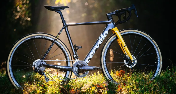 Das Cyclocross-Rad R5-CX hat eine aggressivere Geometrie und weniger Reifenfreiheit als das Gravel-Bike Aspero. - Bild von Cervélo