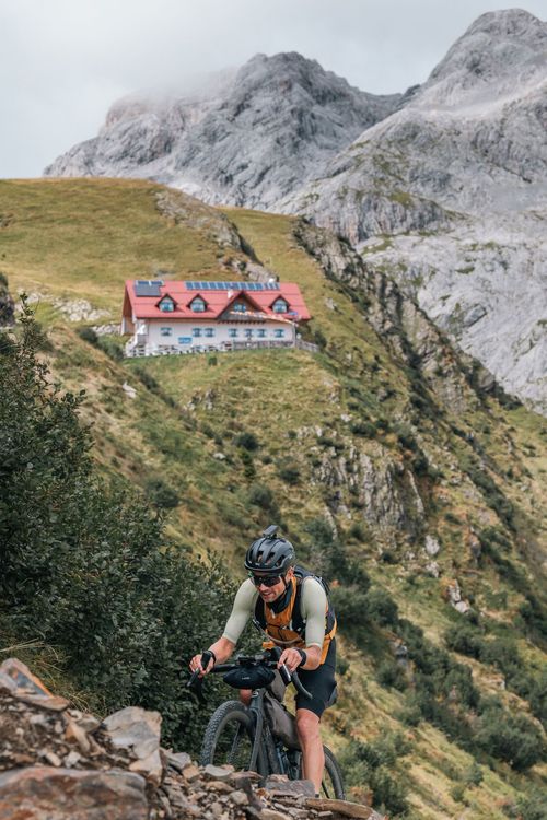 Der Anstieg zum Rifugio Marinelly war Steil, aber die Atmosphäre atemberaubend! Die Media Crew von Sneak Peaks feuerte mich an.