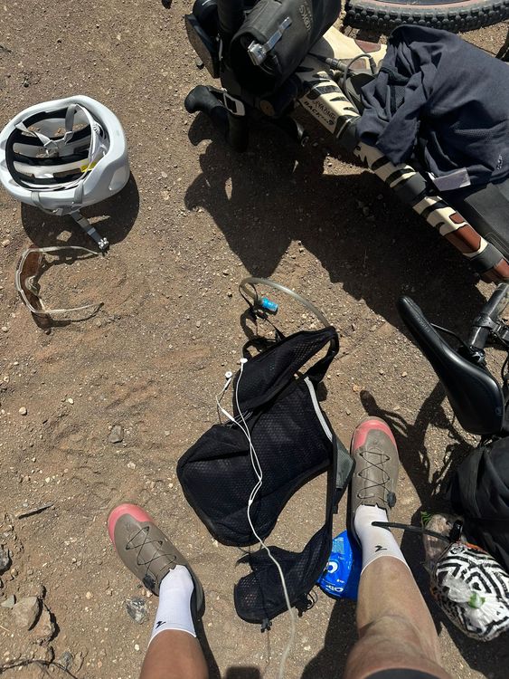 Quoc Schuhe und Rose Backroad in Südafrika auf bikepacking Reise.