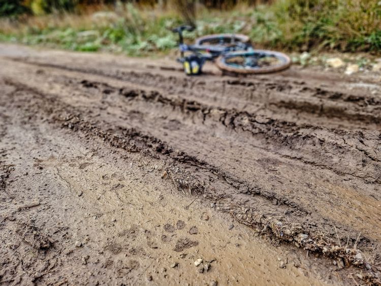 In diesem abgelegenen Teil des Lynx Trail Bikepacking könnt ihr Tierspuren finden!