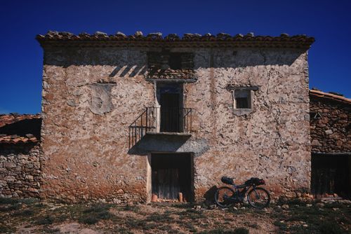 Spanish countryside houses - MontañasVacías - Bikepacking route through Spanish Lapland