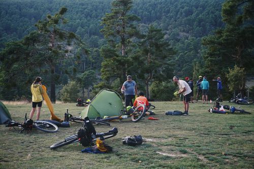 Campvibes and packed bikes - MontañasVacías - Bikepacking route through Spanish Lapland